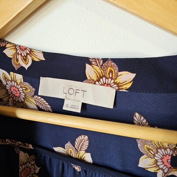 EUC LIKE NEW LOFT MEDALLION FLORAL PRINT SPLIT V NECK LONGSLEEVES TOP SIZE XL - Picture 13 of 16